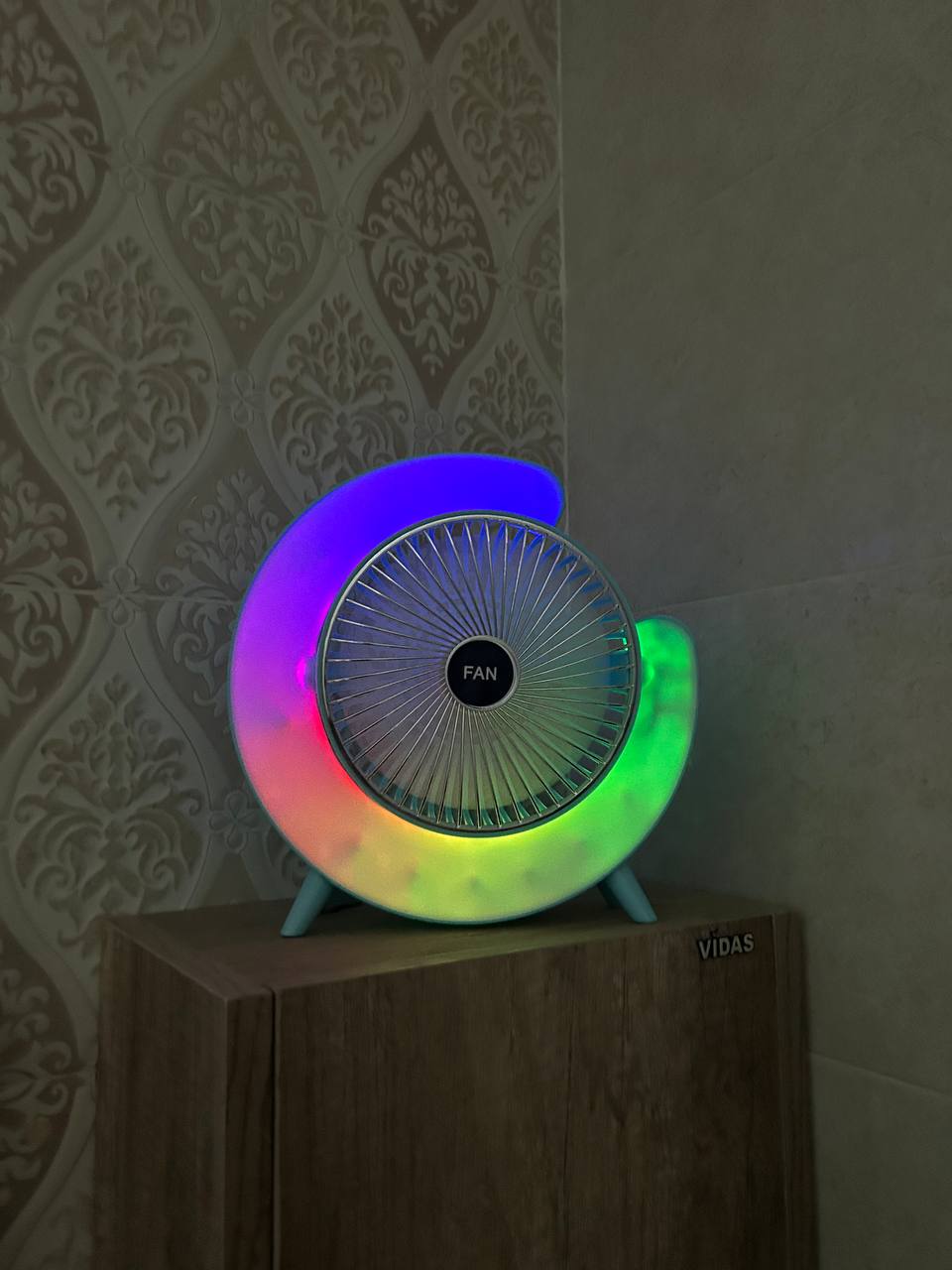 NOVA GLOW  مروحة ذكية بتصميم عصري وأنيق تجمع بين التبريد والديكور في أن واحد